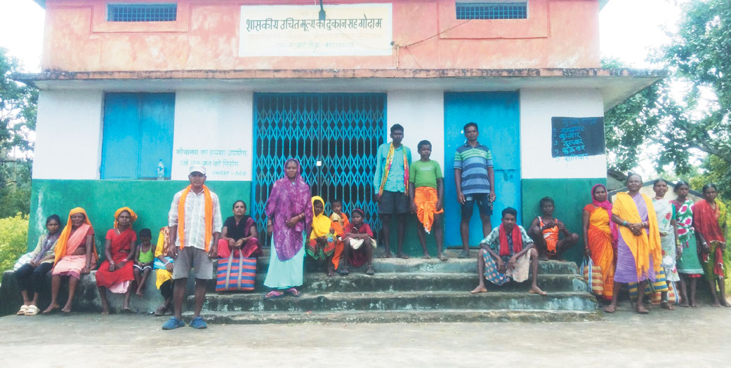 नैननार में राशन दुकान बंद, ग्रामीण परेशान नैननार में राशन दुकान बंद, ग्रामीण परेशान