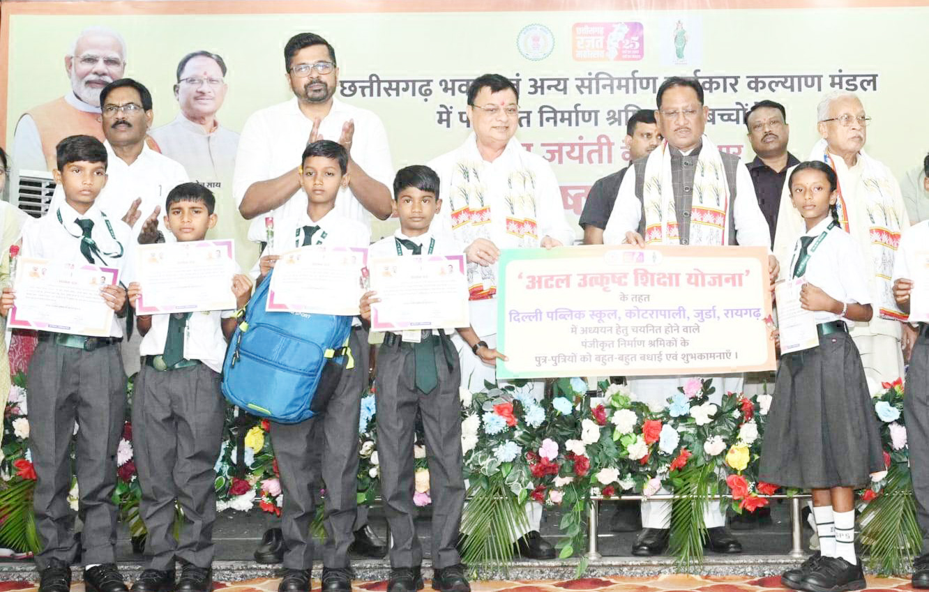अटल उत्कृष्ट शिक्षा योजना: दिव्य कुमार चयनित, डीपीएस में पढऩे का मिलेगा मौका अटल उत्कृष्ट शिक्षा योजना: दिव्य कुमार चयनित, डीपीएस में पढऩे का मिलेगा मौका