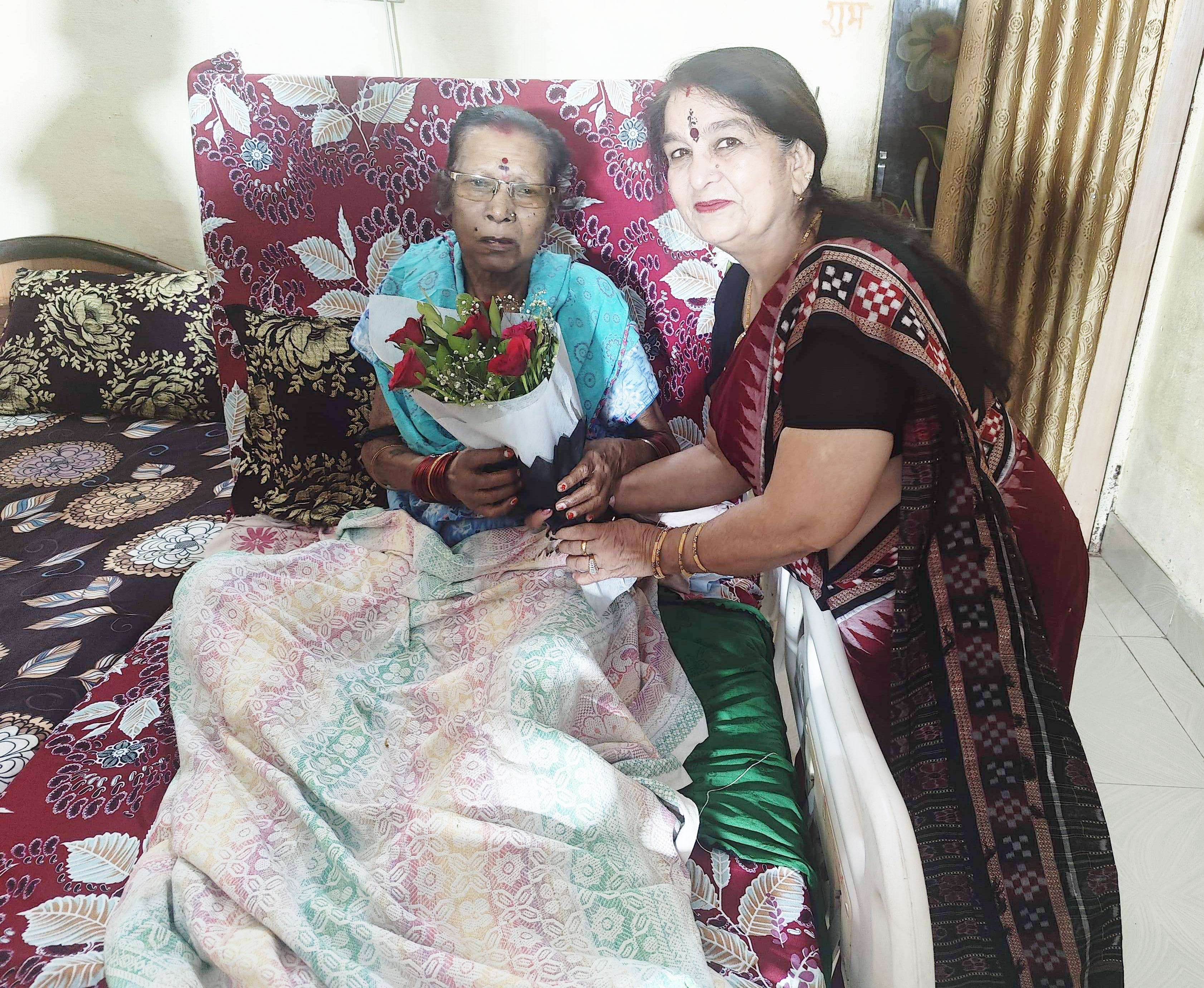 ​तीजन बाई से कुलपति डॉ. लवली शर्मा ने की भेंट