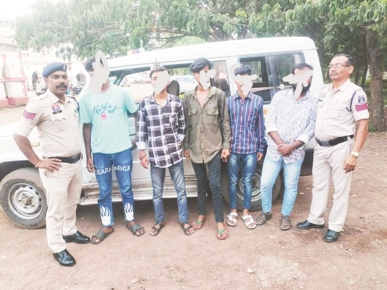 दहशत फैलाने वाले 5 के खिलाफ कार्रवाई, भेजा जेल दहशत फैलाने वाले 5 के खिलाफ कार्रवाई, भेजा जेल