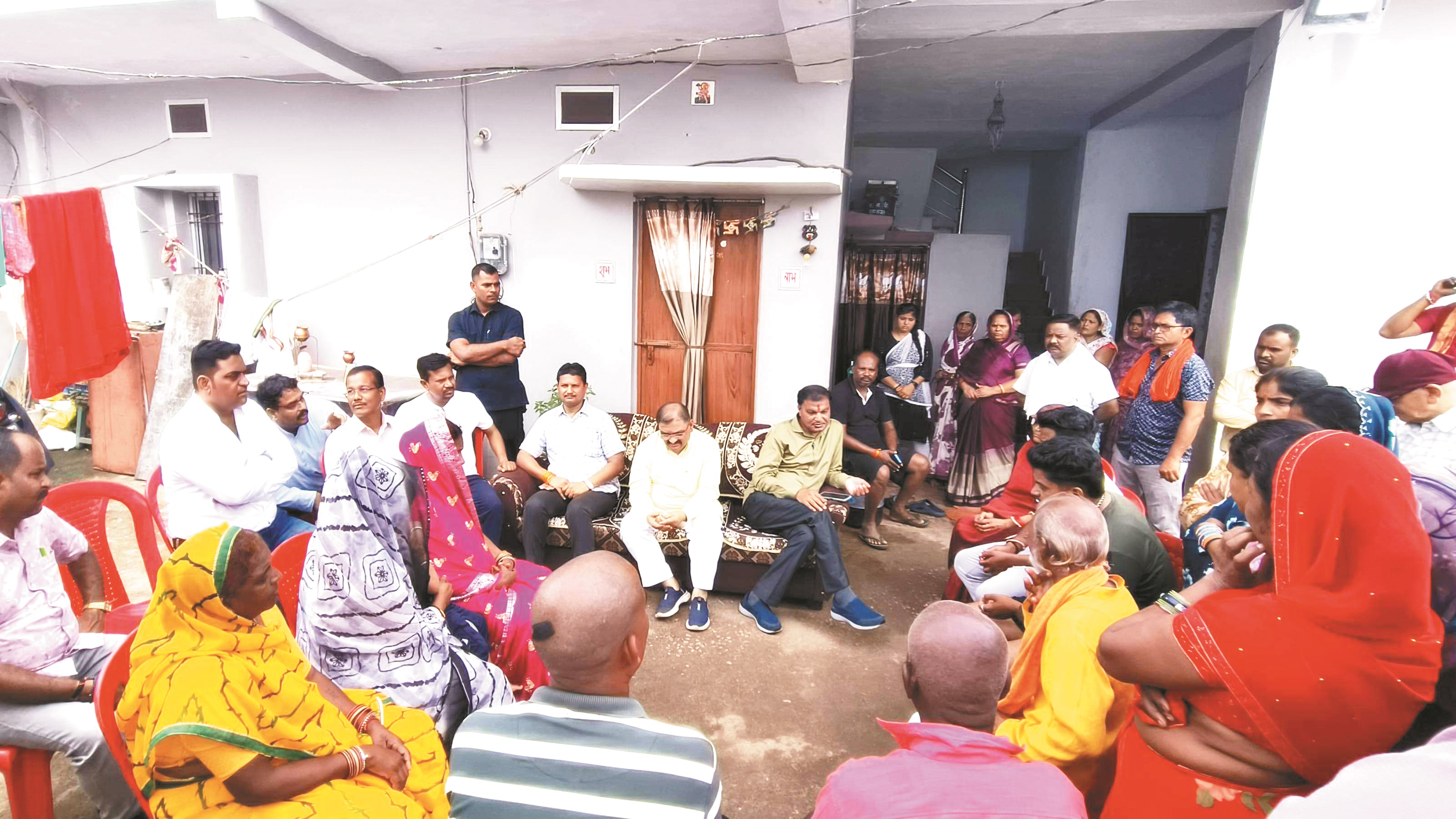 सांसद ने पीडि़त परिवारों से की मुलाकात, दी सांत्वना