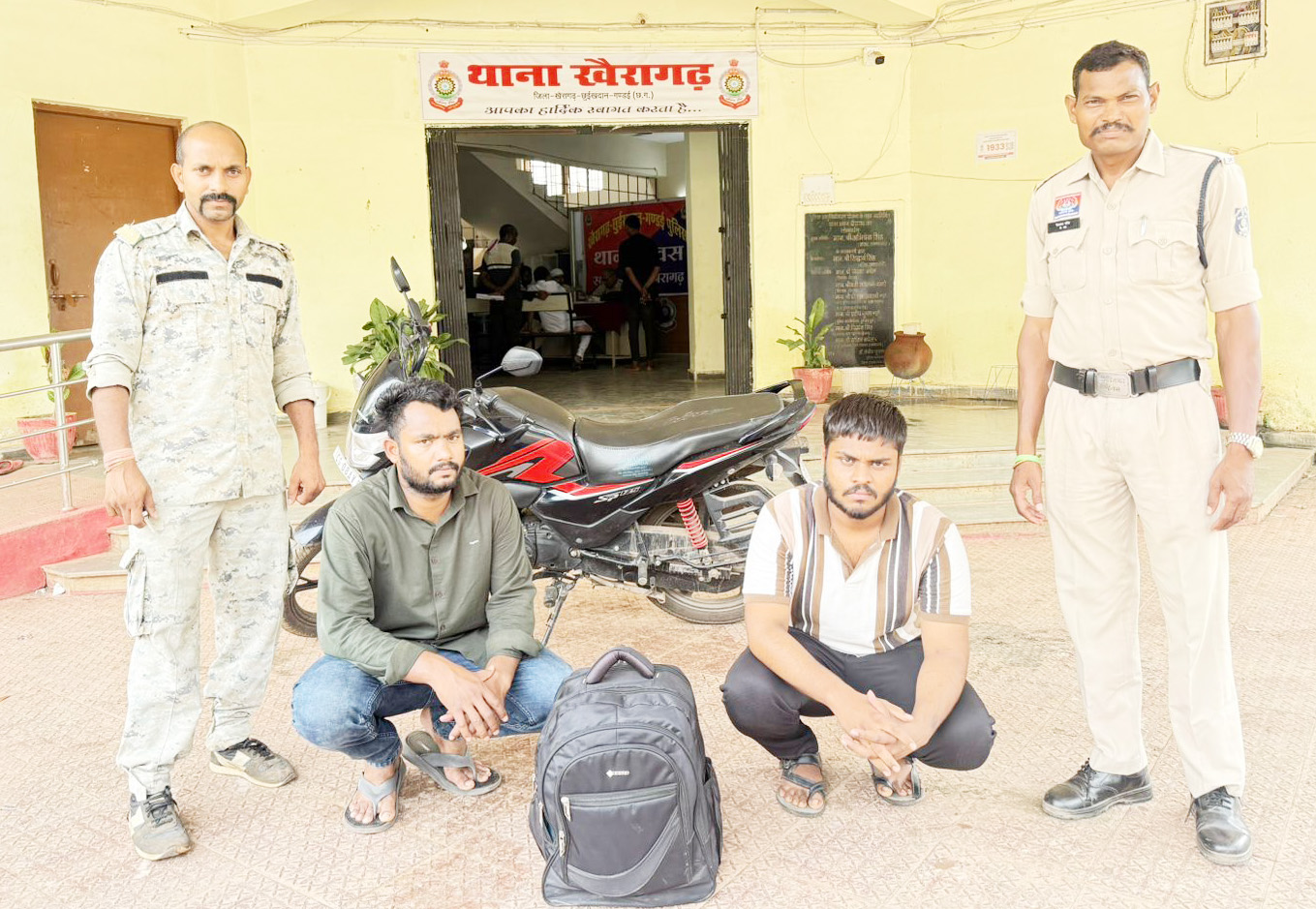 गांजा तस्करी, 2 गिरफ्तार गांजा तस्करी, 2 गिरफ्तार