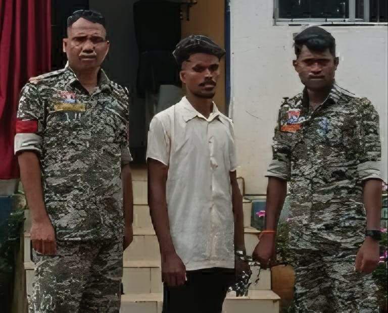 इंस्टाग्राम पर अश्लील फोटो फैलाया, गिरफ्तार