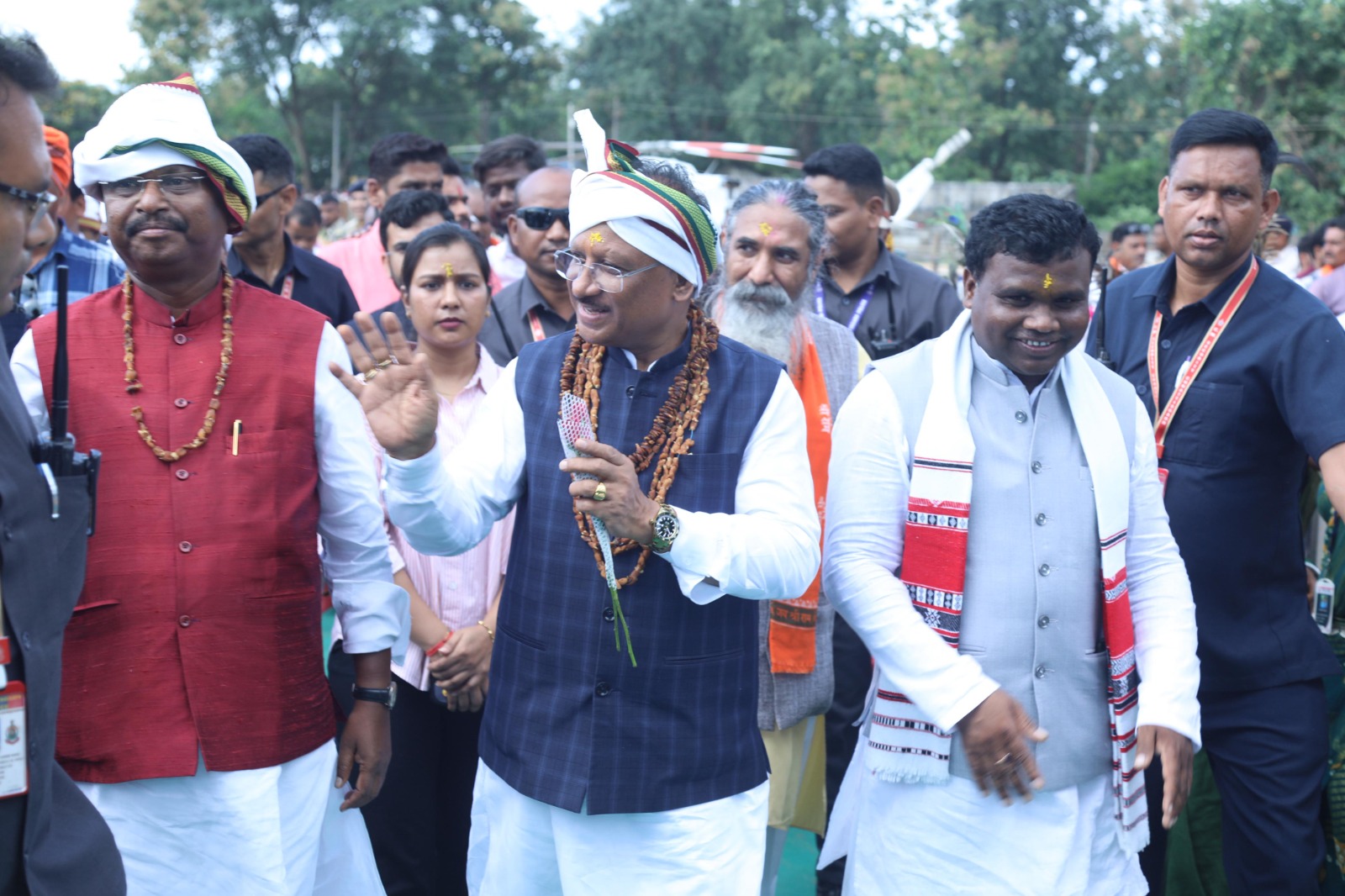 सीएम साय और अर्जुन  मुंडा का स्वागत