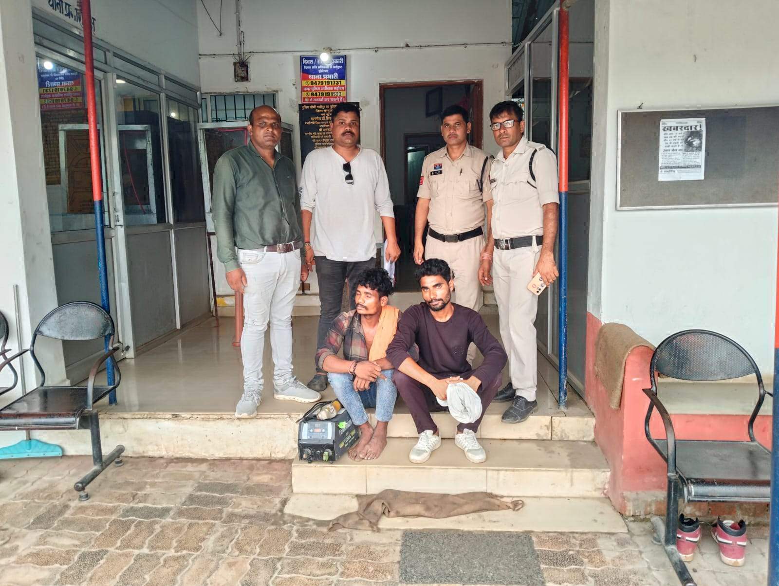 दुकान में चोरी, 2 आरोपी गिरफ्तार