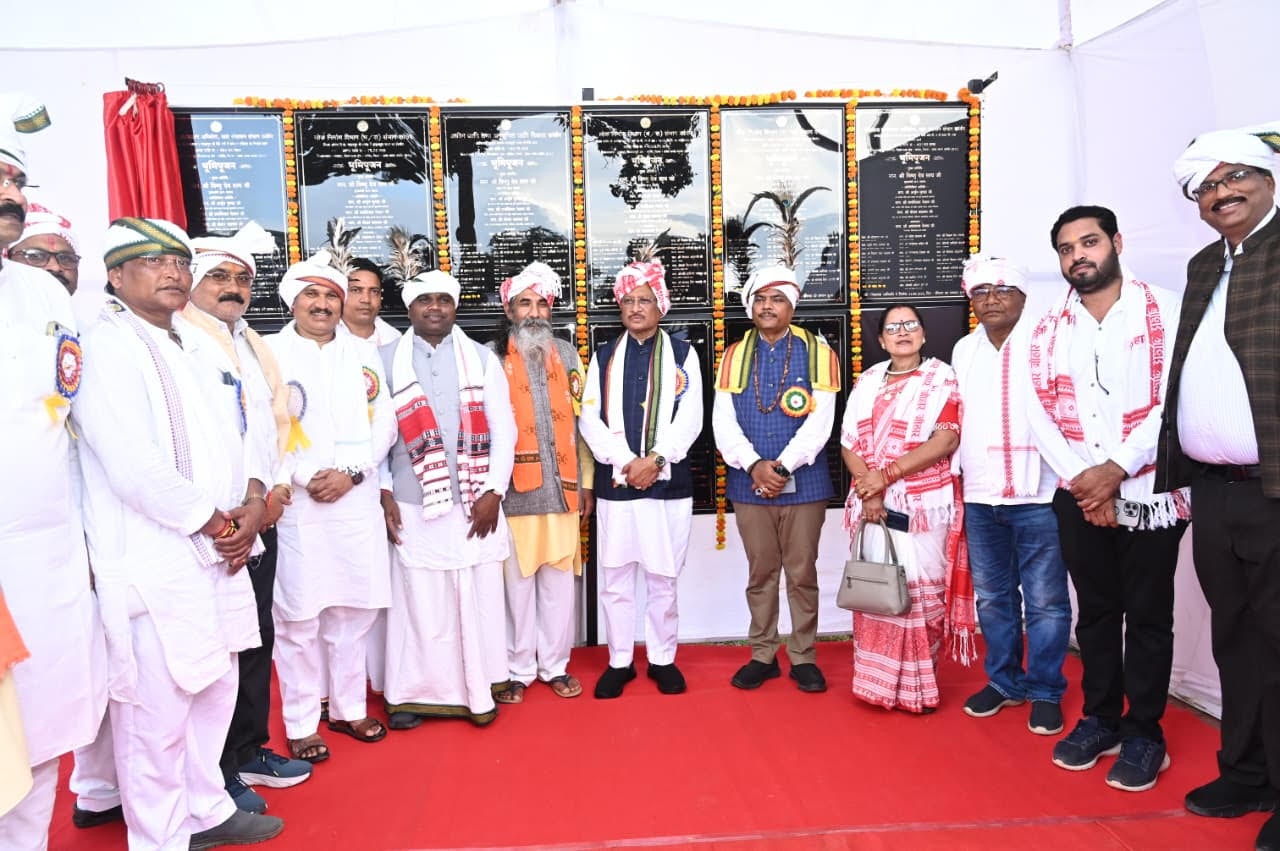 ठाकुर जोहारनीमें शामिल हुए सीएम, करोड़ों के विकास कार्यों का भूमिपूजन