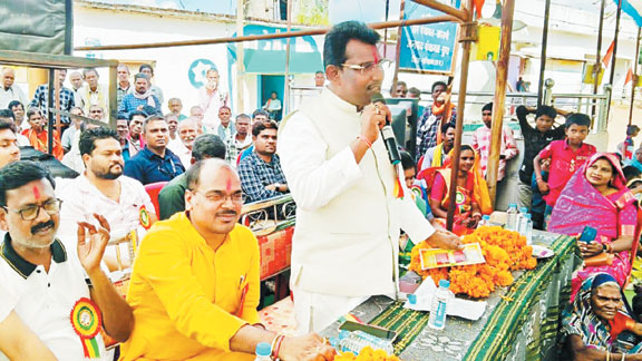 रामकथा में शामिल हुए विधायक रोहित