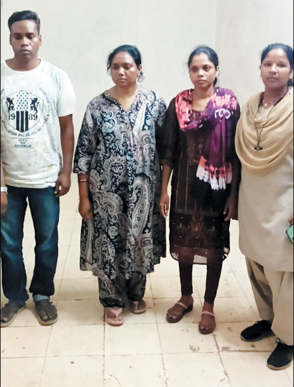 इलाज के बहाने नवजात को दे दी गोद, नर्स-दंपति गिरफ्तार