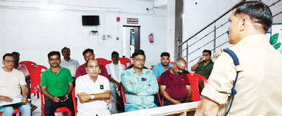 दुर्गा पूजा पर्व को लेकर शांति समिति की बैठक