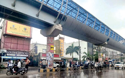 बारिश में सहारा स्काईवॉक