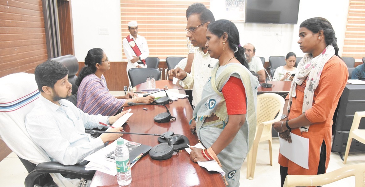 सीमांकन के बाद भी कब्जाधारी जमीन खाली नहीं कर रहा, वृद्ध ने जनदर्शन में लगाई गुहार