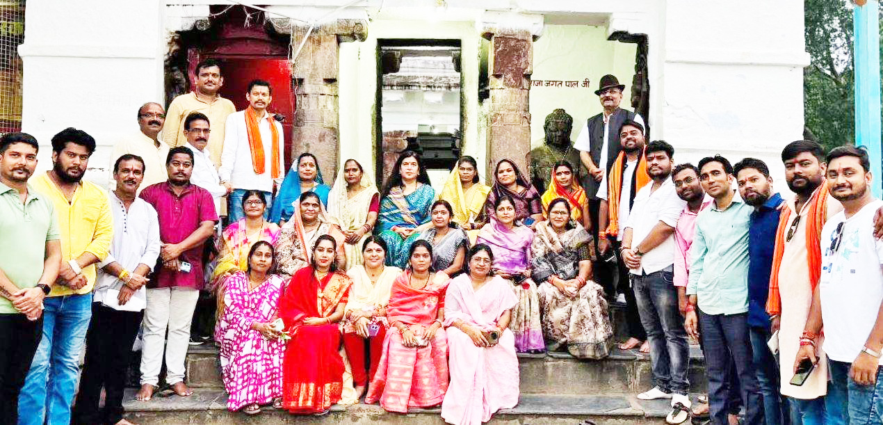 सरोज पांडे ने राजीव लोचन   का दर्शन किए