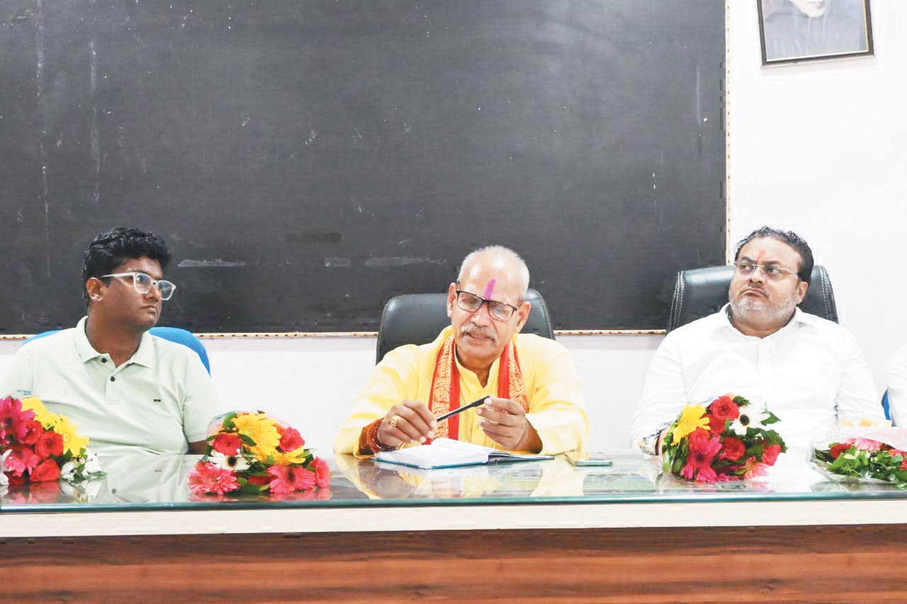 कृषक कल्याण परिषद के अध्यक्ष ने ली समीक्षा बैठक