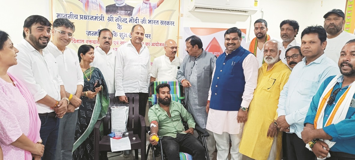 प्रधानमंत्री के जन्मदिन पर स्वच्छता अभियान व रक्तदान शिविर