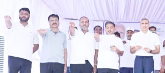 स्वच्छता के लिए दौड़े सैकड़ों लोग