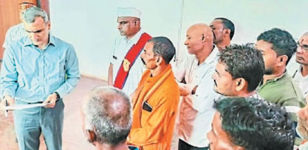 बीमा कंपनी ने किसान को जारी किया ढाई रुपए का क्लेम