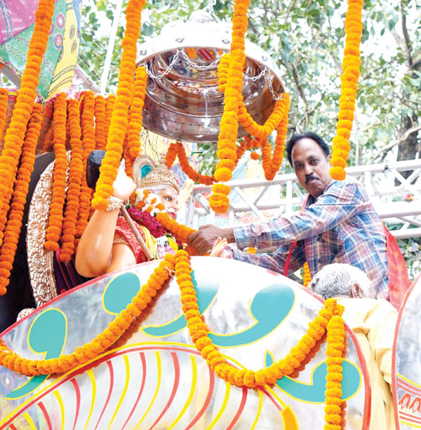 भगवान विश्वकर्मा की जयंती पर निकाली गई शोभायात्रा