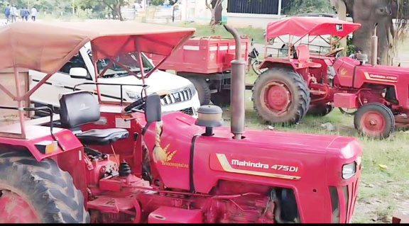 अवैध खनिज परिवहन, तीन हाईवा और एक ट्रैक्टर जब्त