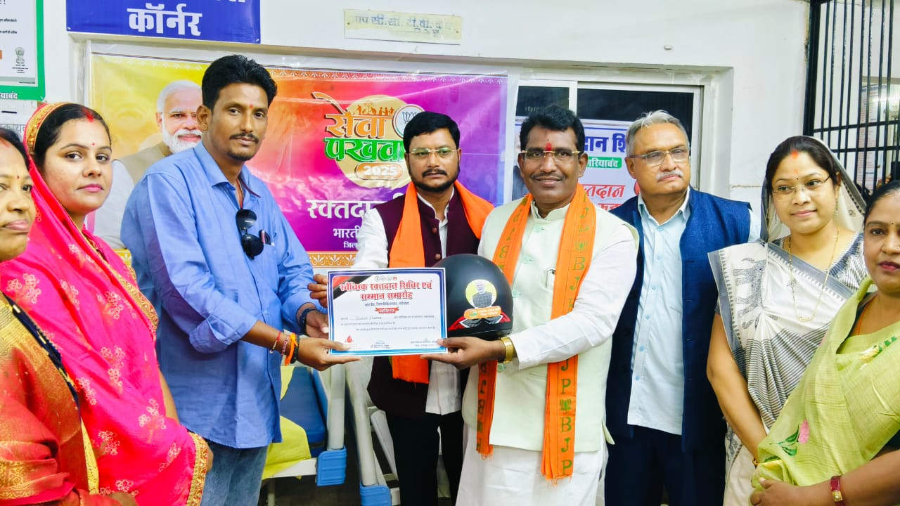 रक्तदान के लिए विधायक के हाथों सम्मानित हुए जवाहर शर्मा