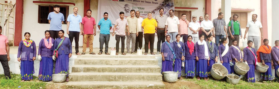 प्रधानमंत्री आवास योजना 2.0 के हितग्राहियों का प्रमाण पत्र व चाबी