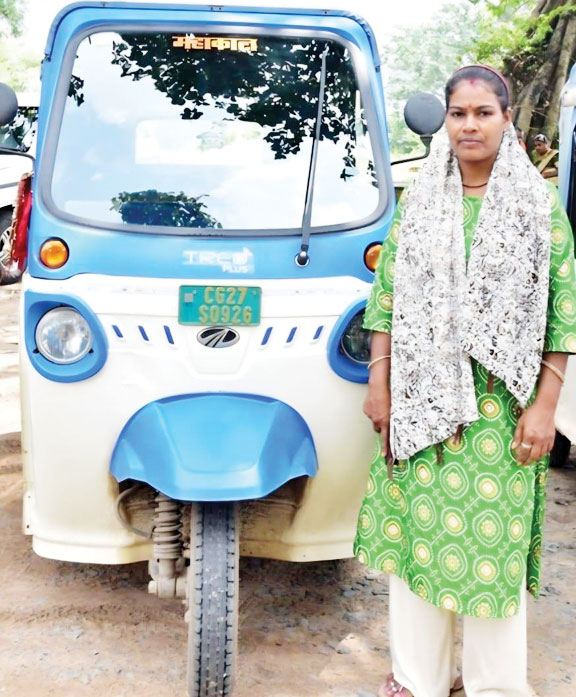 दीदी ई रिक्शा योजना से आदिलक्ष्मी को मिली नई राह