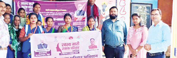 बारसूर शिविर में सैकड़ों का उपचार