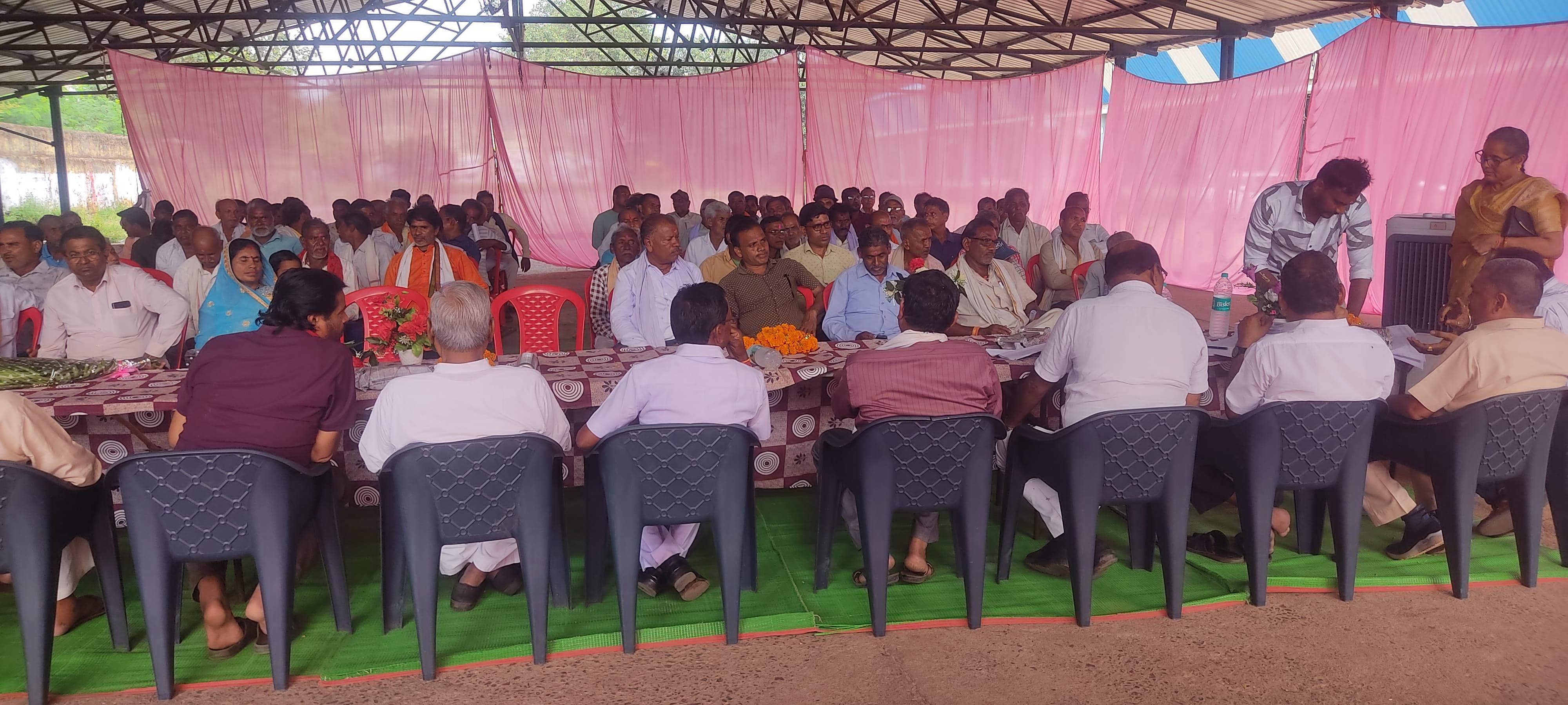 नवापारा सोसायटी का वार्षिक आमसभा की बैठक