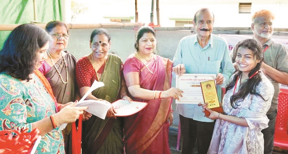 पत्र लेखन स्पर्धा में ललिता पांडे प्रथम