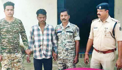  मोबाइल दुकान में चोरी का आरोपी गिरफ्तार