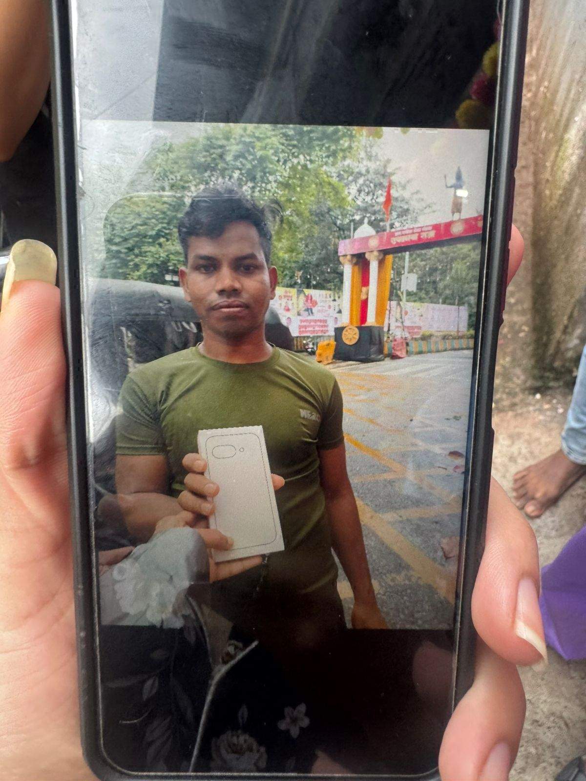 ठग ने क्रेडिट कार्ड से तीन मोबाइल खरीदे, डिलीवरी ब्वाय ने खींच ली उसकी तस्वीर