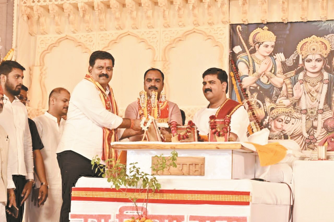 9 दिवसीय रामकथा सुनने पहुंचे डिप्टी सीएम विजय शर्मा