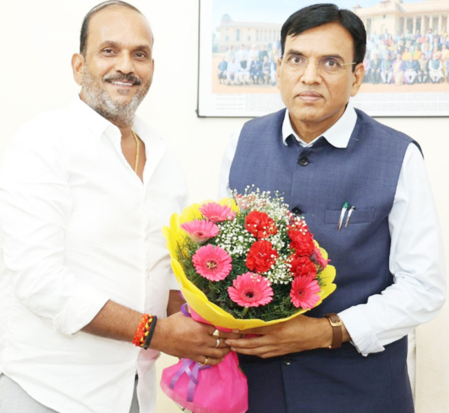 भाजपा नेता योगेश ने केंद्रीय मंत्री मांडविया से की मुलाकात