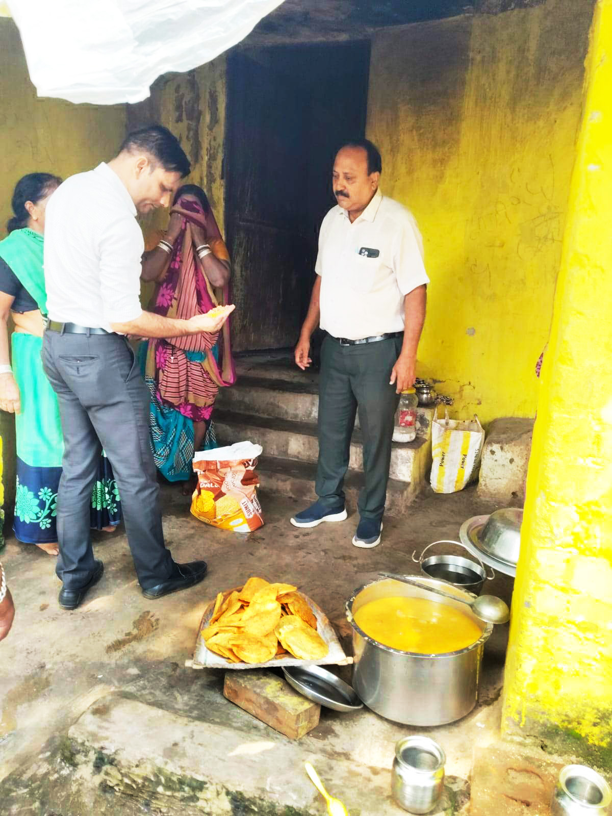 डीईओ ने स्कूलों का किया निरीक्षण