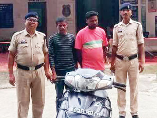 स्कूटी चोरी के दो आरोपी गिरफ्तार, वाहन बरामद