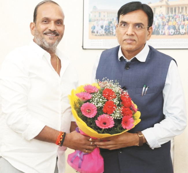 भाजपा नेता योगेश ने केंद्रीय मंत्री मांडविया से की मुलाकात