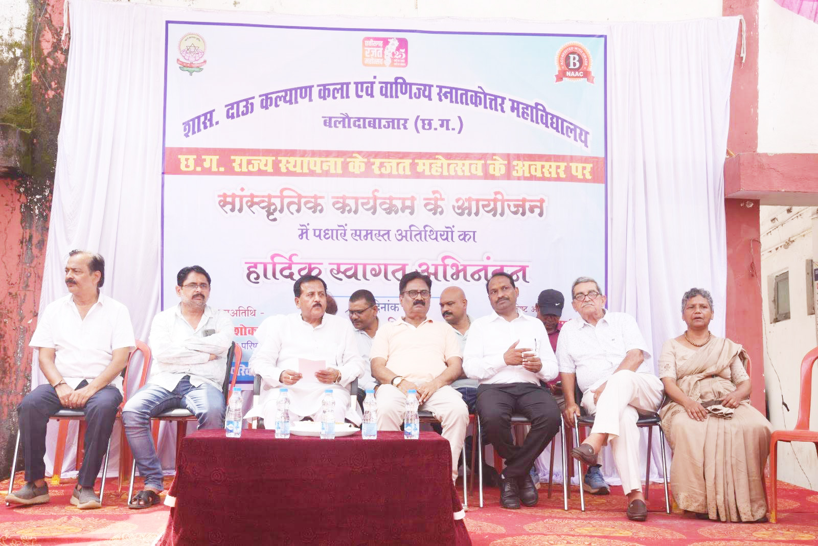 विश्व आदिवासी दिवस पर डीके महाविद्यालय में कार्यक्रम