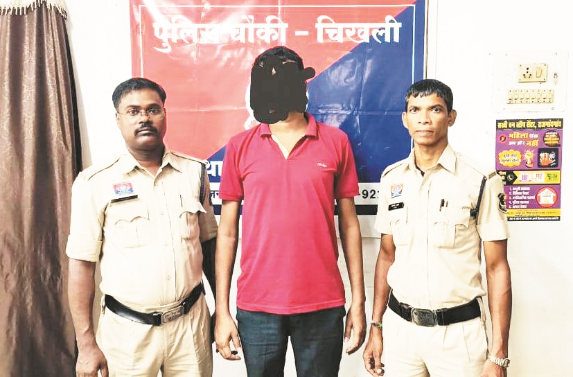 जिला बदर का आरोपी घूमते मिला, कार्रवाई