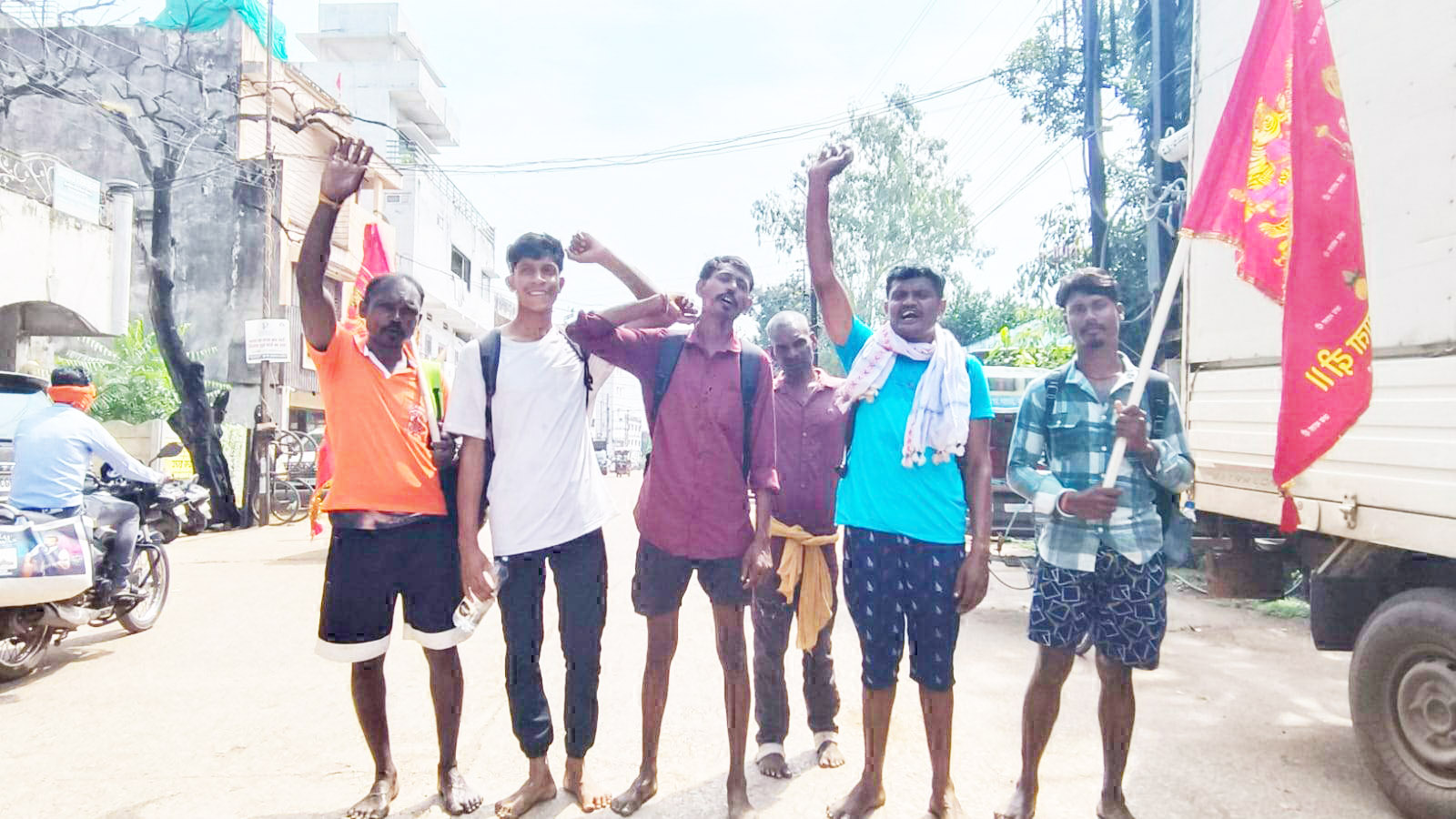 बम्लेश्वरी जाने पदयात्रियों के बढ़े कदम