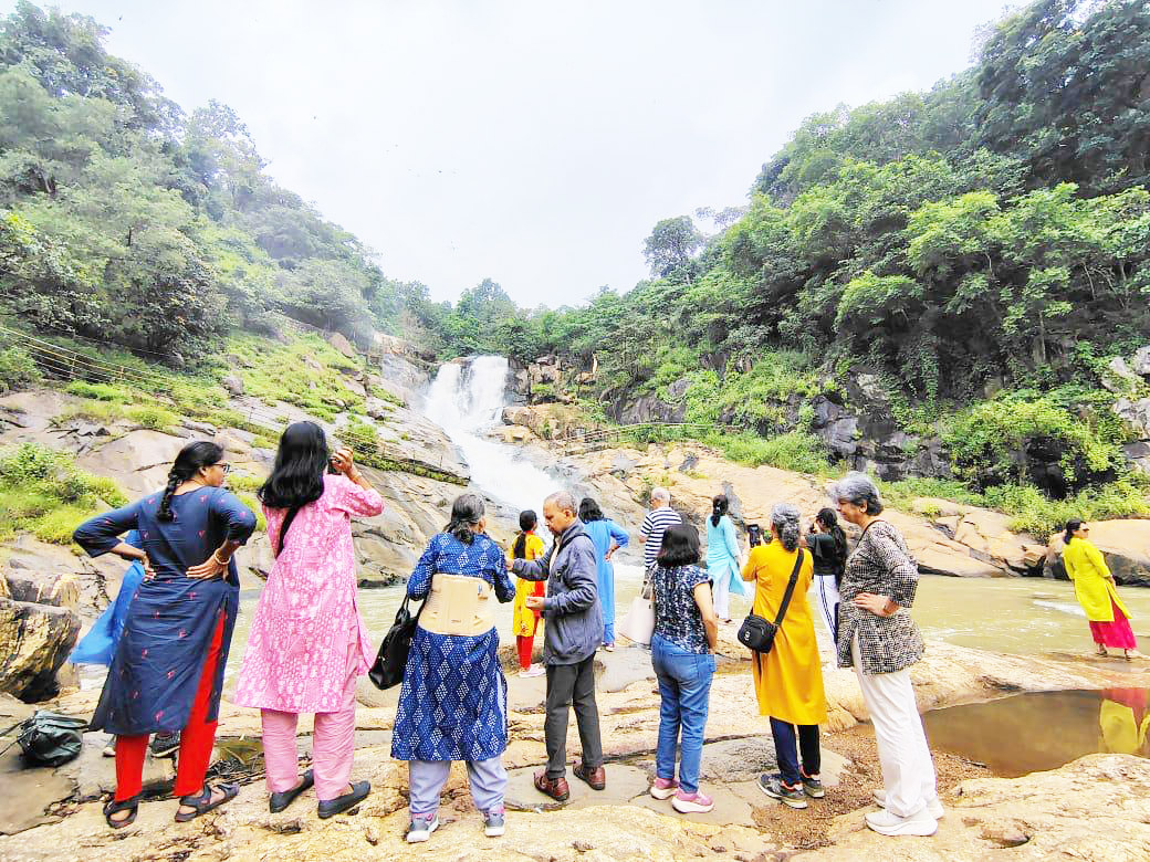 पुणे से आए पर्यटकों को भाया जशपुर के पर्यटन स्थल और संस्कृृति