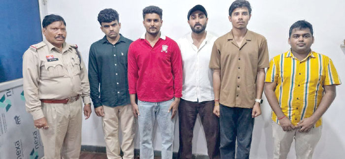 दर्जनभर ने किया था बीच सडक़ हंगामा, गिरफ्तार पांच ही