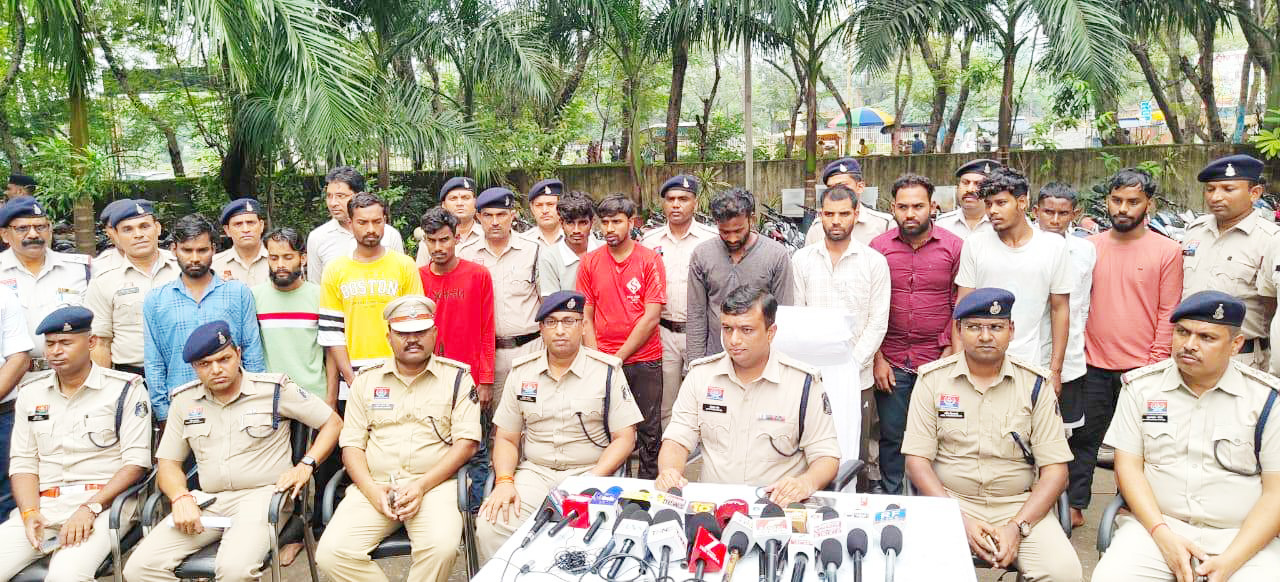 पुलिस ने बाइक चोर गिरोह का किया खुलासा