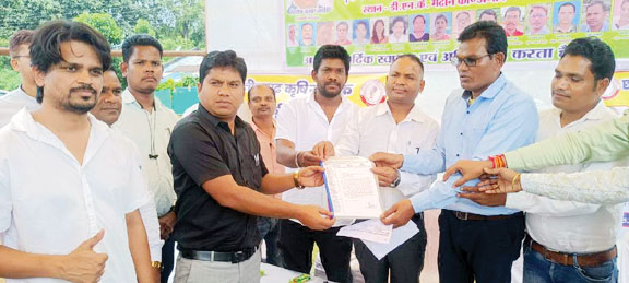 कृषि अफसरों ने सांकेतिक प्रदर्शन रैली निकाली, ज्ञापन