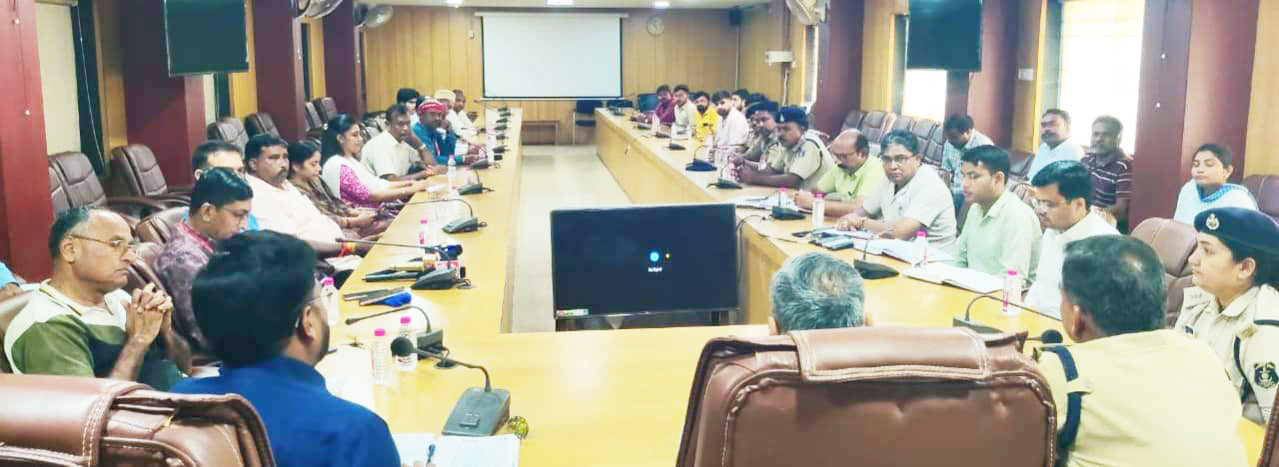 समय-सीमा पर कार्य पूर्ण नहीं करने वालों को नोटिस जारी करने के निर्देश