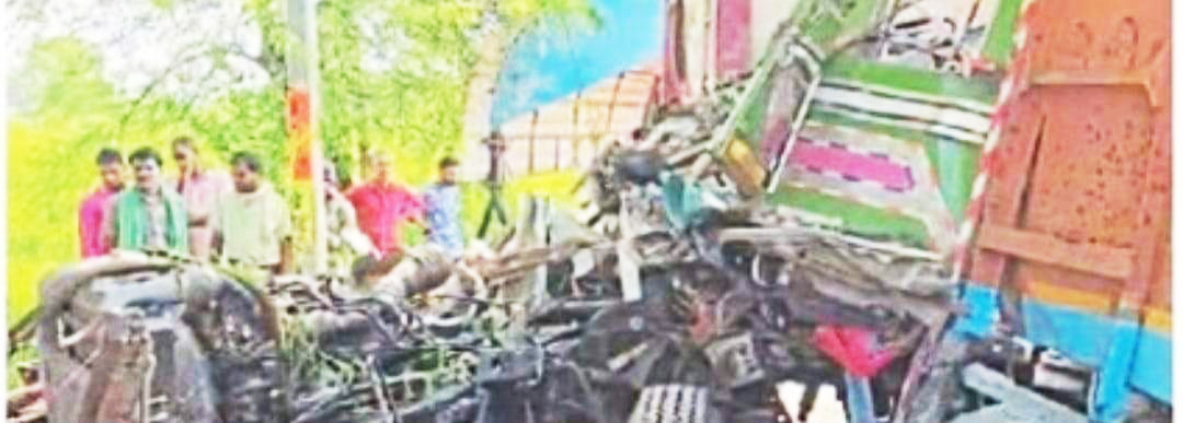 टैंकर व ट्रक में भिड़त, एक की मौत, चार घायल