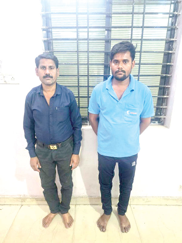 डेढ़ साल पहले पत्नी की हत्या कर, आत्महत्या का रूप दिया, पति-पुत्र गिरफ्तार