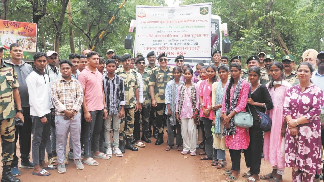 सीमा सुरक्षा बल का आदिवासी युवा आदान-प्रदान का पहला जत्था कांकेर व नारायणपुर से लखनऊ रवाना