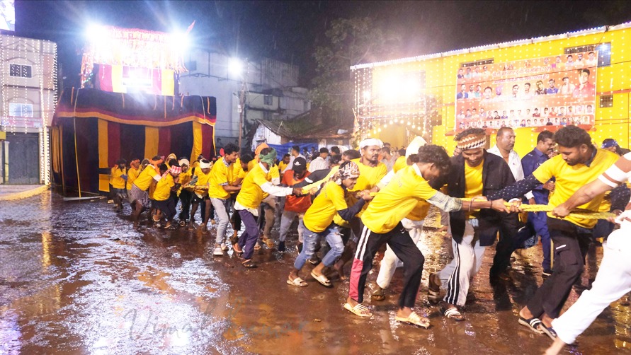 बस्तर दशहरा: फूल रथ की पहली परिक्रमा