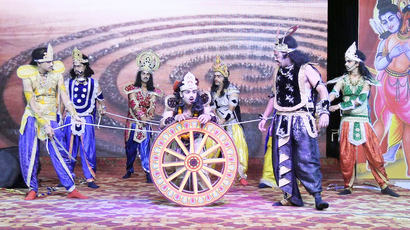 वीर अभिमन्यु नाटक की प्रस्तुति ने तोड़ा रिकार्ड, रामलीला के पहले दिन से उमड़ी भीड़