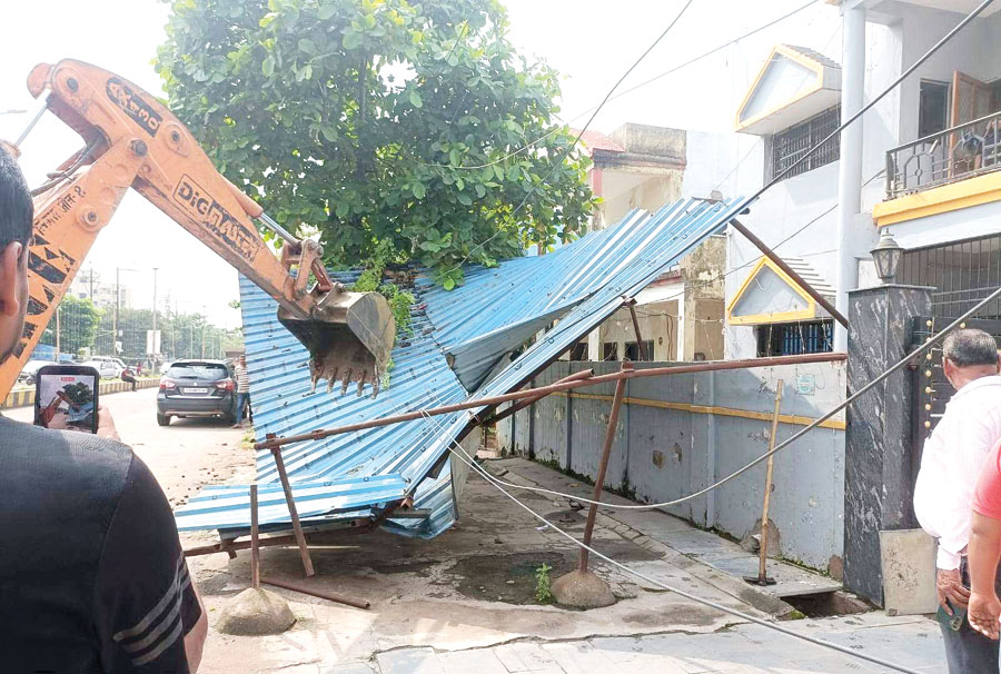 ऐसे कब्जों से जलभराव न हो तो क्या हो