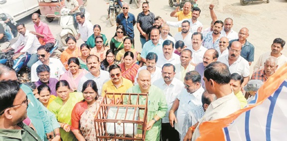 पं. दीनदयाल उपाध्याय जयंती पर भाजपा सरगुजा ने किया माल्यार्पण और पौधरोपण